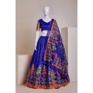 Magnifique Lehenga Choli en soie brodée avec sequins et dupatta bleu - Product Image 1