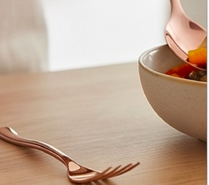 Juego de cubiertos modernos en oro rosa, acero inoxidable con acabado de alto brillo, oro rosa PVD, apto para lavavajillas, para bodas, cenas y restaurantes. - Product Image 2