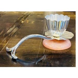 Metal Cow Kamdhenu con quemador de aceite Diya Gift en caja de terciopelo - Product Image 5