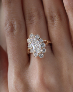 Anillo de Halo con Diamante Cultivado en Laboratorio de Corte Ovalado Antiguo Europeo de 2.06 ct, Anillo de Compromiso Vintage de Oro Amarillo de 10K, Joyería Nupcial de Estilo Antiguo - Product Image 3