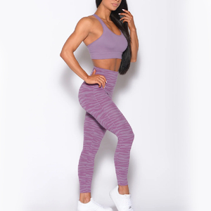 Conjunto de leggings y sujetador deportivo para mujer, morado, liso, transpirable, con espalda cruzada y aberturas, de soporte medio, para yoga y ropa deportiva. - Product Image 6