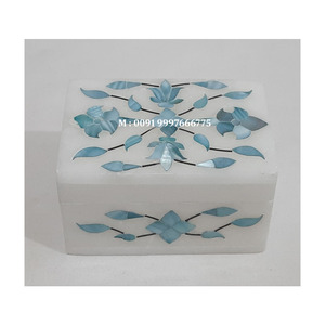 Caja de Joyería de Mármol Blanco Natural con Incrustaciones de Nácar Rosa, Diseño Floral Hecho a Mano con Superficie Brillante, Utilizada para Guardar Chocolate - Product Image 3