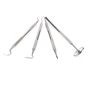 Juego de Instrumentos Quirúrgicos Dentales SAAR GLOBAL de 4 Piezas, Agarre Ergonómico con Diseño Roscado Plateado, Herramientas de Examen Oral, Estuche Rojo, Manual, Clase I CE - Product Image 3