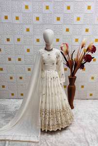 Robe élégante pour filles en vichitra blanc brodée avec un dupatta à bordure en dentelle - Product Image 4