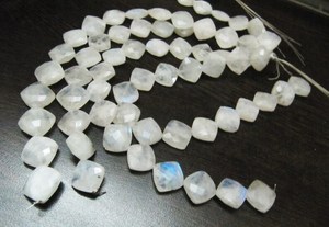 Perles de pierre de lune arc-en-ciel blanches naturelles, forme coussin, facettées, 11-12 mm, brin de 8 pouces de long - Product Image 4