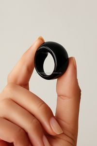 Anillo de Cuerno de Búfalo Moderno, Banda Pulida Natural Hecha a Mano, Joyería Minimalista y Ética - Product Image 4
