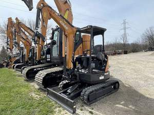 Miniexcavadora CX230 Amarilla, Compacta, para Construcción y Paisajismo - Product Image 5