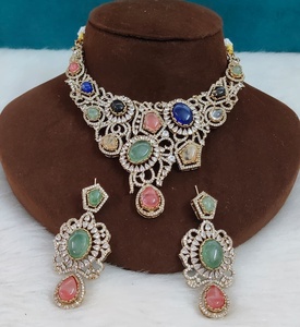 Ensemble de colliers inspiré de Sabyasachi, qualité supérieure, allure luxueuse, design unique, convient à toutes les tenues, parfait pour les soirées. - Product Image 4