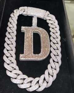 Pendentif initial personnalisé en argent 925 plaqué or 18 carats avec moissanite VVS taille brillant rond, style hip-hop de luxe pour soirée - Product Image 1