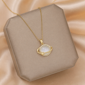 Collier Trèfle d'Amour en Acier Inoxydable Haut de Gamme pour Femme, Bijou Romantique avec Diamants, Idéal pour Anniversaire (Vente en Gros) - Product Image 5