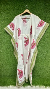 Robe longue kaftan imprimé tigre pour femme, robe maxi bohème, confortable et ample, parfaite pour la plage et les vacances. - Product Image 4