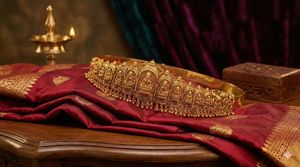 เข็มขัดคาดเอวแบบโบราณชุบทองประดับทับทิมลายเทพีลักษมี ดีไซน์หรูหรา น้ำหนักมาก ประดับด้วยพลอยสังเคราะห์ - Product Image 2