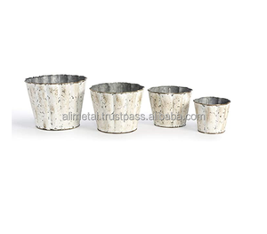 Maceta y macetas festoneadas galvanizadas para decoración de granja interior y exterior para el hogar y el jardín - Product Image 1