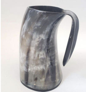 Mug en corne naturelle artisanal, base en bois polie, pour boissons chaudes ou froides, en provenance d'Inde - Product Image 1