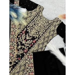 Hermoso conjunto Dupatta superior y elegante para mujer para fiestas - Product Image 6