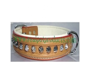 Suministro directo de fábrica Premium Grade 100% cuero genuino ecológico acolchado collar de perro hecho a mano Animal patrón remache Decoración - Product Image 1