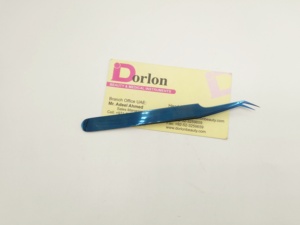 Pince à cils en acier inoxydable à finition durable, bleu plasma, logo personnalisé, courbure en C, pour extensions de cils. - Product Image 2