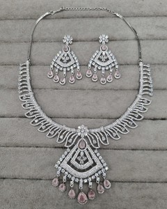Ensemble collier et boucles d'oreilles élégants en zircon cubique vert menthe, style Art Déco, bijoux de mariée indiens, pour femmes, idéal pour les soirées. - Product Image 4