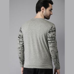 เสื้อยืดคอกลมแขนสั้นทรงปกติสำหรับผู้ชาย สีเทา ผ้าฝ้ายเจอร์ซีย์ 100% พิมพ์ลายดิจิทัลตามสั่ง ระบายอากาศได้ดี สวมใส่สบาย - Product Image 2