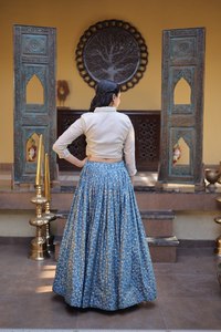 Robe longue élégante bleue à imprimé floral, coupe trapèze, avec haut court brodé, col en V, manches trois quarts, tenue de soirée faite à la main - Product Image 6