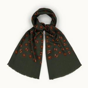 Écharpes carrées personnalisables promotionnelles Accessoires élégants en tissu léger parfaits pour l'image de marque et la mode - Product Image 6