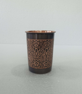 Gobelet antique en cuivre noir avec gravure florale ornée, tasse à boire en métal faite à la main pour la maison, les repas et les cadeaux - Product Image 1