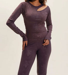 Ensemble de vêtements de yoga actifs pour femmes de qualité supérieure, respirant, avec soutien-gorge de sport à découpe laser haute élasticité et leggings de yoga taille haute sexy - Product Image 5