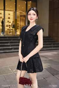 Blusa de Mujer con Encaje Floral Negro, Mangas Peplum, Cuello Grande con Lazo, Estilo Femenino, 100% Poliéster, MORNA - Product Image 5