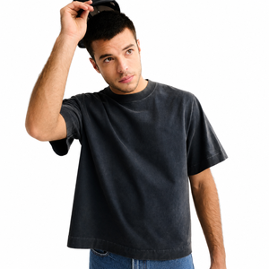 T-shirt décontracté pour homme en coton noir délavé, col rond, manches courtes, coupe classique, design uni, style jersey tricoté - Product Image 1