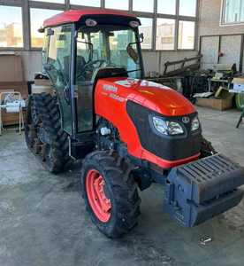 Tracteur Kubota M8540 4x4 robuste avec un puissant moteur diesel et une transmission à couple élevé, conçu pour l'agriculture. - Product Image 6