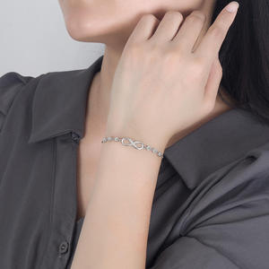 สร้อยข้อมือเทนนิสแบบอินฟินิตี้ทองคำแท้ 18K สำหรับทุกเพศ ประดับคริสตัลและเพชรเทียม สไตล์มินิมอล เหมาะเป็นของขวัญสำหรับงานหมั้น งานครบรอบ หรืองานปาร์ตี้ - Product Image 1