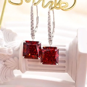 Pendientes de Lujo con Moissanita 925 y Rubí Corte Radiante en Plata de Ley Bañada en Oro Blanco, 8.0 Quilates, para Aniversario de Bodas - Product Image 1