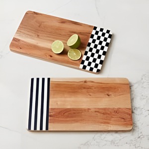 เขียงไม้มะม่วงทำมือพร้อมลวดลายเรซิ่นตกแต่ง สำหรับใช้ในครัวและเป็นถาดเสิร์ฟ ราคาขายส่ง - Product Image 3