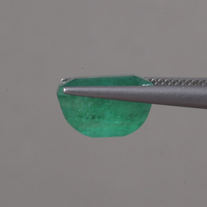 Esmeralda Natural Certificada IGI, Gema Suelta de 6.54 Quilates, Corte Esmeralda 12.5x8mm, Encerado/Aceitado Ligero, Venta al por Mayor, Verde Premium - Product Image 2