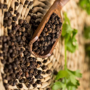 Pimienta Negra en Polvo Granulada de Primera Calidad 550GL, Pimienta Triturada para Sazonar Carne de Res - Product Image 1