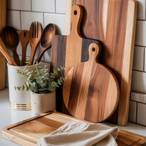 Planche à découper en bois naturel, finition naturelle, haute qualité, best-seller, avec poignée intégrée, pour usage domestique et hôtelier. - Product Image 1