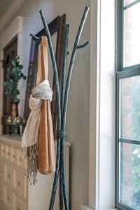 Perchero de pie de hierro con aspecto artesanal, estilo árbol, organizador de ropa con ganchos en forma de rama para recibidor y dormitorio - Product Image 3