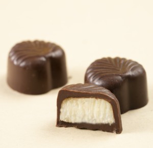 Cajas de Regalo de Chocolate Negro con Vino de Coco de Vietnam, Chocolate al por Mayor para Artículos de Regalo con Empaque Personalizado - Product Image 1