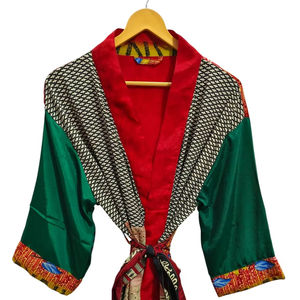Kimono indio de seda con patchwork, túnica larga para dormir o para la playa, hecho a mano, vintage, de sari de seda reciclada. - Product Image 1