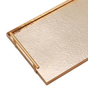 Bandeja decorativa de aluminio metálico texturizado para el hogar y el evento 14X8X2 pulgadas por Abi Overseas - Product Image 1