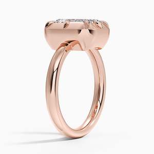 แหวนประดับเพชรเม็ดเดี่ยวทรงสวยหรู พร้อมการฝังแบบ Bezel-Prong อย่างมั่นคงด้วยทองคำ 18K สีเหลือง - Product Image 6