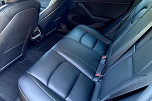 Auto Usado en Excelentes Condiciones, Tesla Model 3 Long Range AWD Sedán 2022, Listo para Enviar - Product Image 3