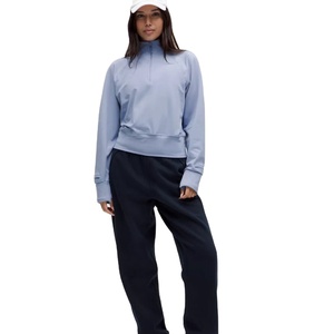Sudaderas con capucha cortas con cremallera y cuello alto para mujer de alta calidad OEM Opciones de diseño personalizado Transpirable Anti-Shrink Logo Front para invierno - Product Image 1