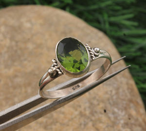 แหวนแต่งงานสไตล์วิคตอเรียนโบราณทำมือจากเงินแท้ 925 ประดับพลอยเพอริดอทดิบ สำหรับเป็นของขวัญสำหรับผู้หญิง - Product Image 3