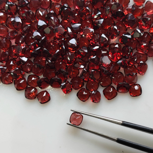 โกเมนสีแดงธรรมชาติ 5 มม. ทรงคุชชั่น คุณภาพดีที่สุด พลอยเม็ดเดี่ยวสำหรับทำเครื่องประดับ - Product Image 3