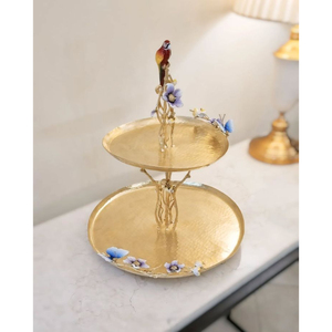 Support à gâteau en métal de qualité supérieure, à deux niveaux, plaqué or, texture martelée, avec des perroquets ara et des fleurs, design indien. - Product Image 1