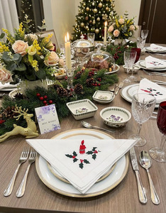 Vente en gros personnalisé Bougie brodée houx de coton Noël serviettes en tissu ourlet dîner serviette maison Restaurant vacances utiliser - Product Image 4