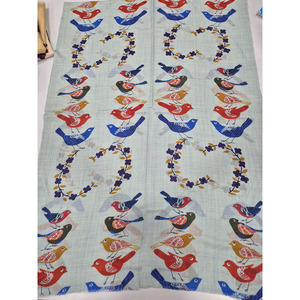 Estolas Elegantes Estampadas de Lana Merino - Product Image 1