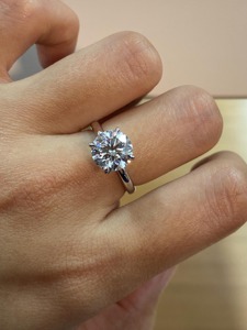 แหวนเพชรเม็ดเดี่ยวทรงกลมเจียระไนแบบบริลเลียนท์ น้ำหนัก 3.50 กะรัต เพชร CVD ผลิตในห้องปฏิบัติการ สี D ความสะอาดระดับ VS1 รับรองโดย IGI เหมาะสำหรับเป็นแหวนหมั้น - Product Image 5