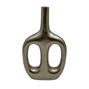 Vase de table en fonte industrielle, fait main, design ovale noir avec ouverture centrale, design d'intérieur pour la décoration de la maison - Product Image 4